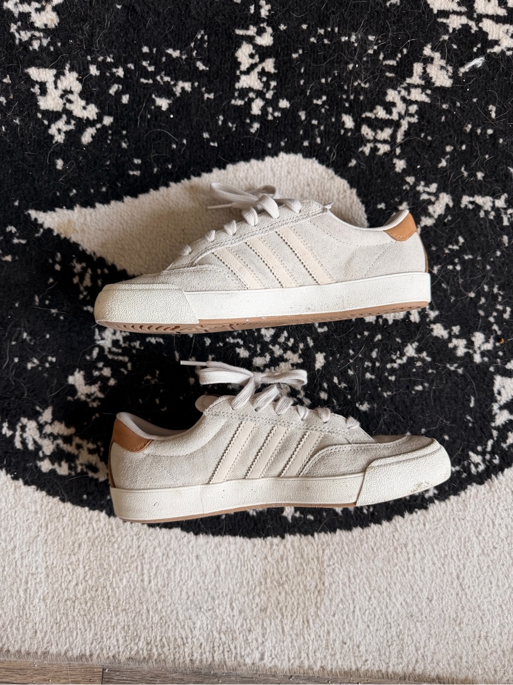 Adidas Nora Off-White Suede Sneakers US 7 men’s